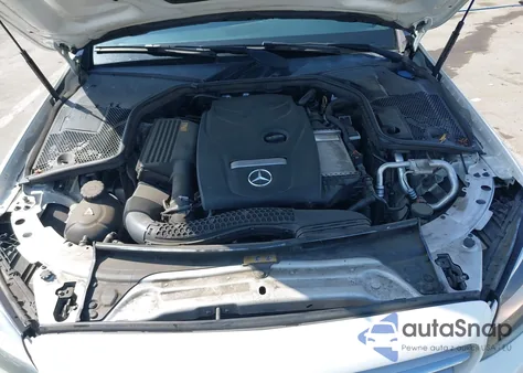 2018 Mercedes-Benz C 300 z USA, uszkodzony, nr VIN 55SWF4JB3JU263701